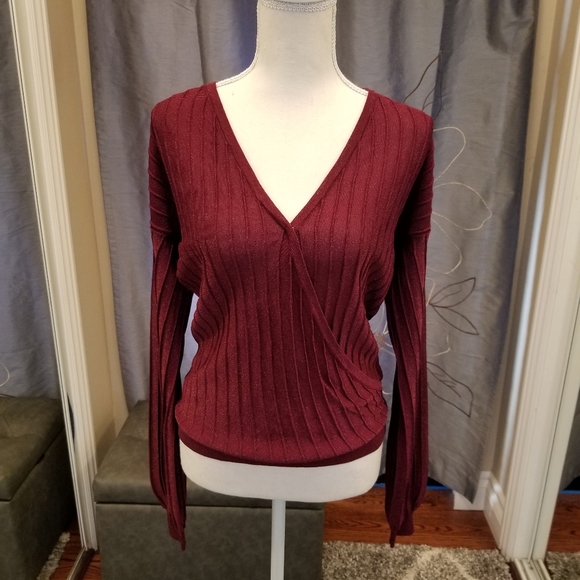 Guess sweater top - Picture 1 of 8